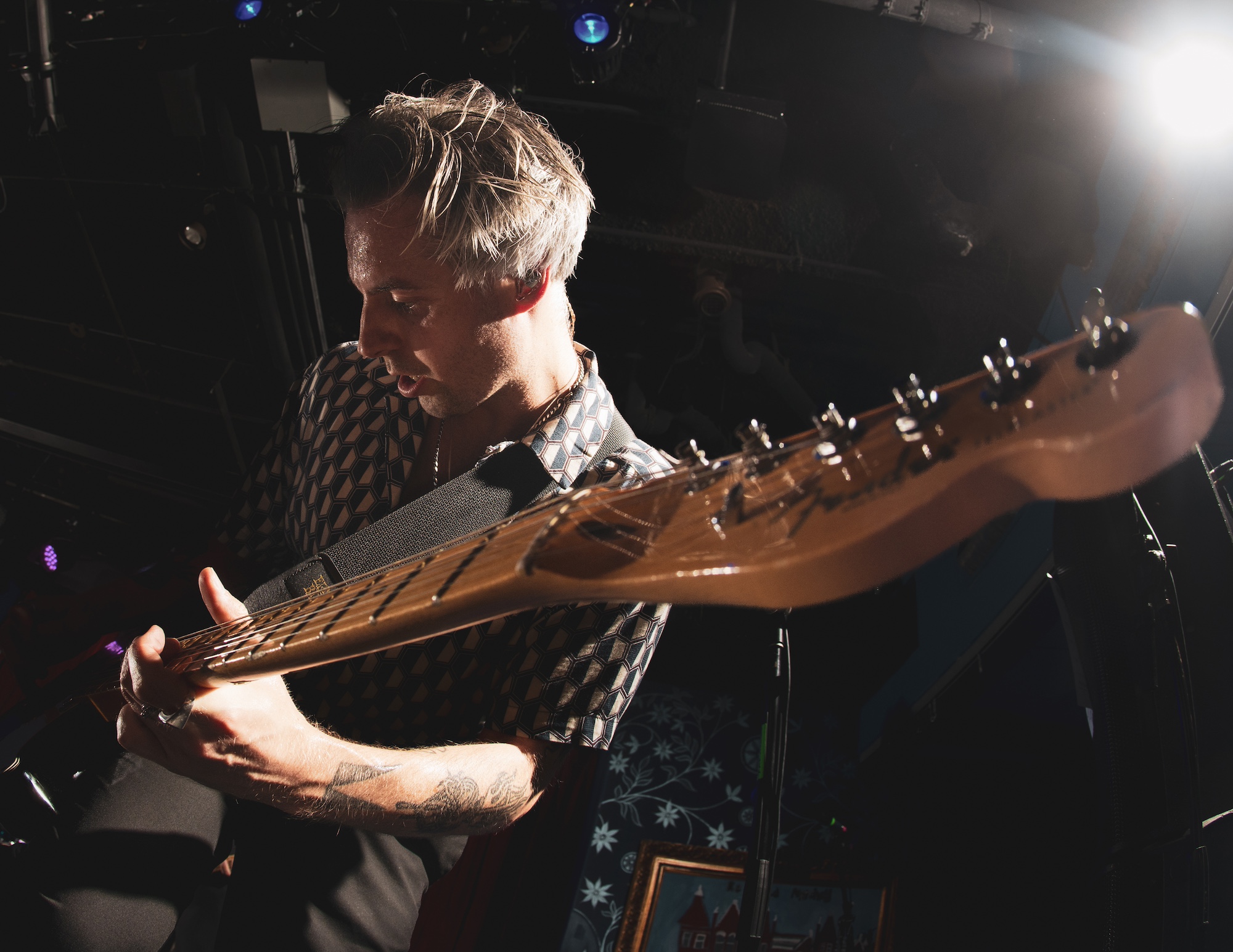 Guitar tutor performing live